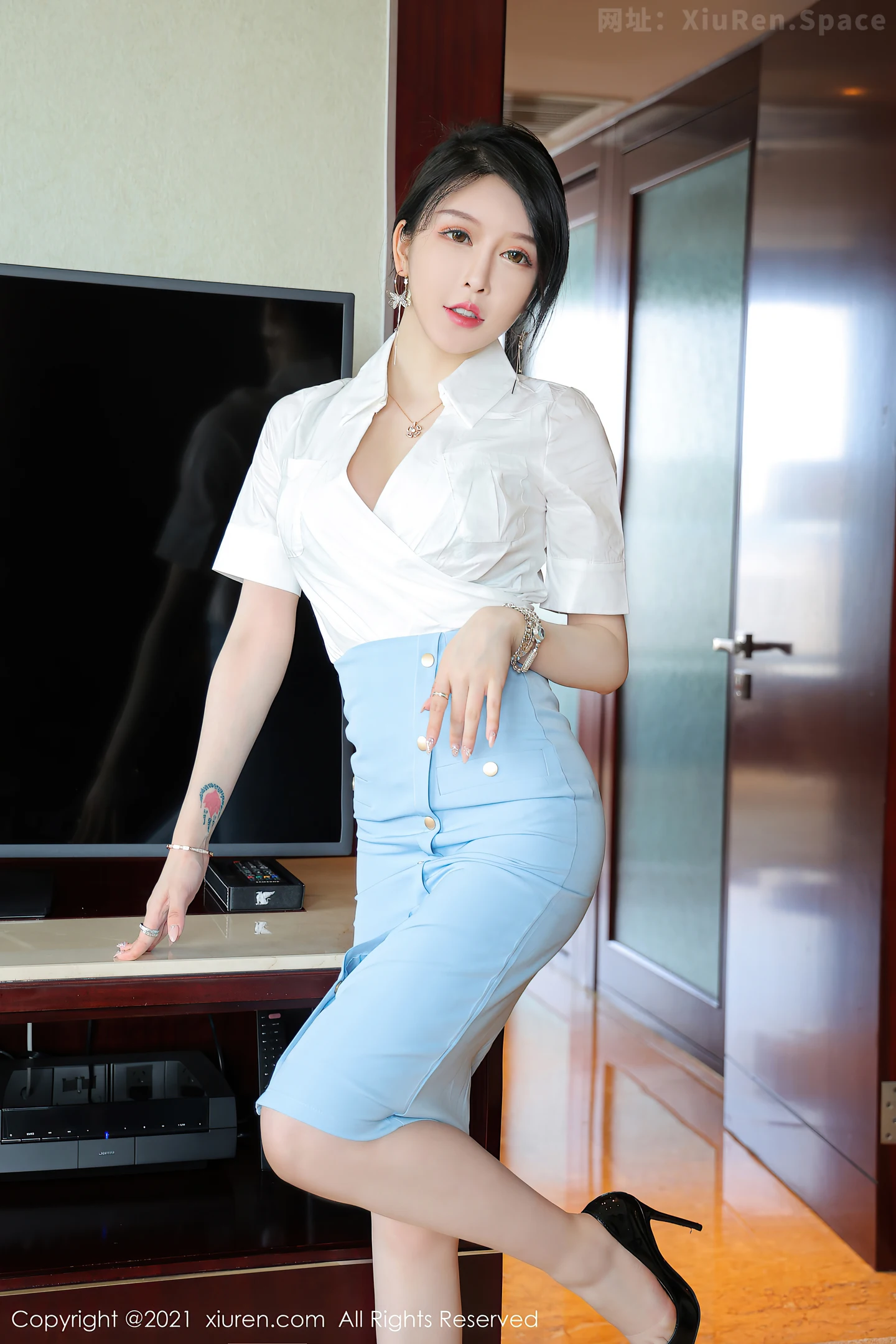 图片[3]-[XiuRen秀人网]VOL.3812 模特玉兔miki职业装OL主题私房半脱露性感缕空内衣迷人诱惑写真54P-秀人网官方网站
